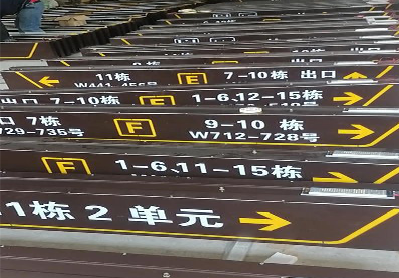 新干县广告标识中，常见的几种安装方式。