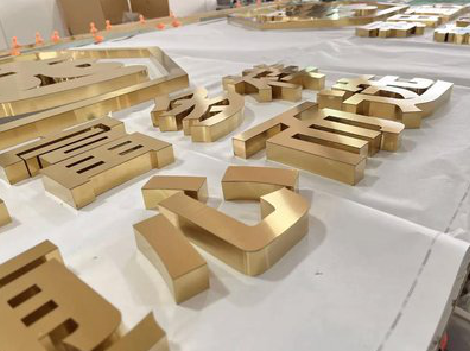 新干县拉丝不锈钢字的特点。